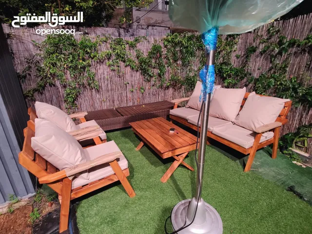 4 مقاعد وطاوله وسط والفرش 1 مجوز + 2 مفرد+ طاوله وسط + الفرش لتكن مميزاً ، ابحث عن الأفضل