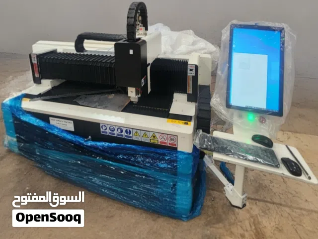 مكينة فيبر ليزر قص الحديد والاستيل والالمنيوم 3000w