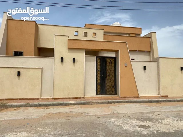 235m2 5 Bedrooms Townhouse for Sale in Tripoli Ain Zara