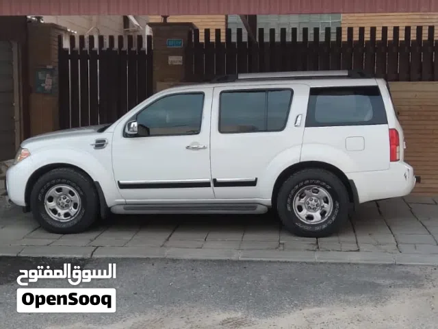 2009 نيسان باثفايندر Standard