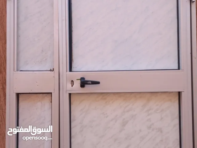 باب المونيوم ثلت وثلتين نظيف مع القفص