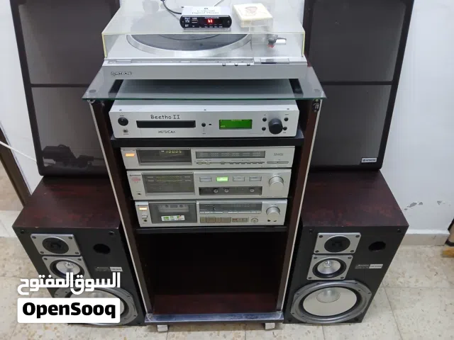 ستيريو هيتاشي كامل مع خزانته اقرا الاعلان