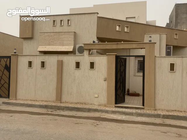 200 m2 4 Bedrooms Townhouse for Rent in Tripoli Al-Serraj