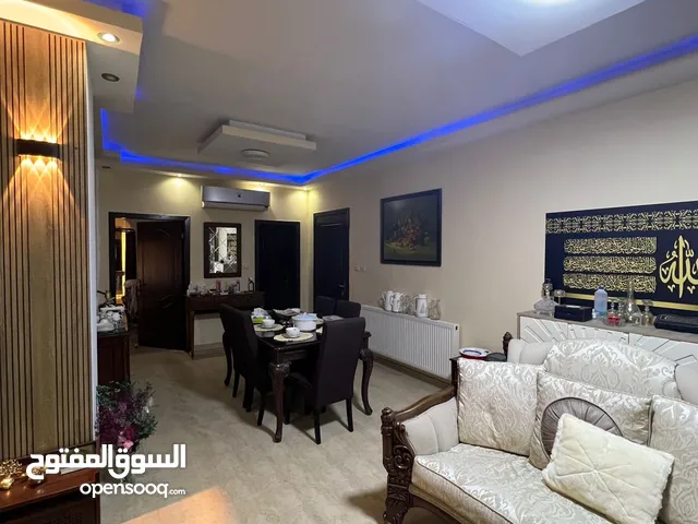 شقة للبيع ضاحية الرشيد خلف كلية العلمية الاسلامية ،شبه ارضي مساحة 160متر+80متر مربع ترسات مع حديقة