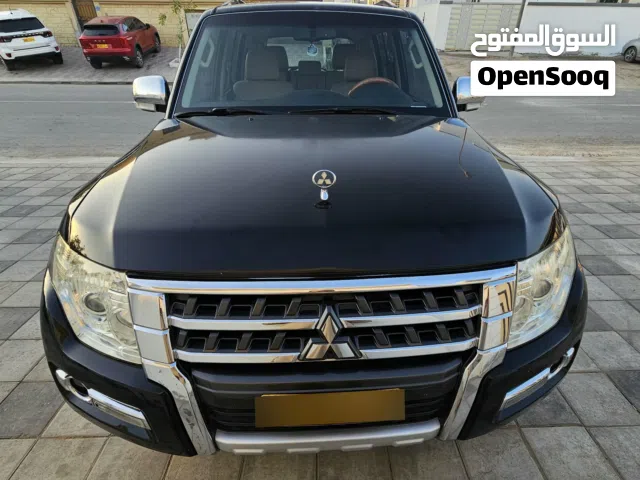 Mitsubishi Pajero 3.5 excellent condition having 7 seats and 5 doors