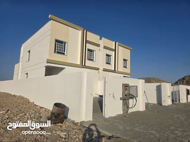 للبيع توين فيلا العامرات مدينة النهضة 7/1 اول خط من الشارع الرئيسي
