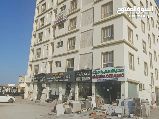 محل في المعبيلة الصناعية للايجار استخدام تجاري وليس صناعي جانب فندق البيرحاء