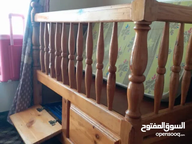 سرير أطفال / هندول خشب سويدي شبة جديد