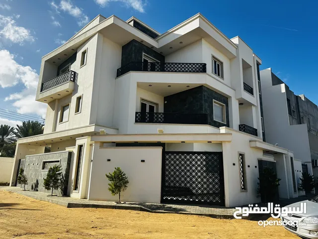 700 m2 5 Bedrooms Villa for Sale in Tripoli Souq Al-Juma'a