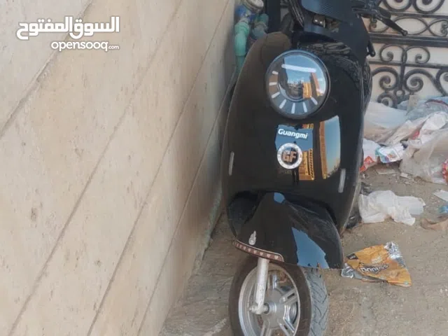 سكوتر كهرباء متوسط الحجم