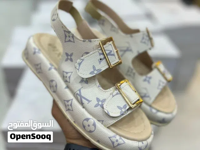 صندل ماركات  اتنين ابزيم  صورنا علي الطبيعه  اسود بيج بني  من 37 ل 41   كود 8011