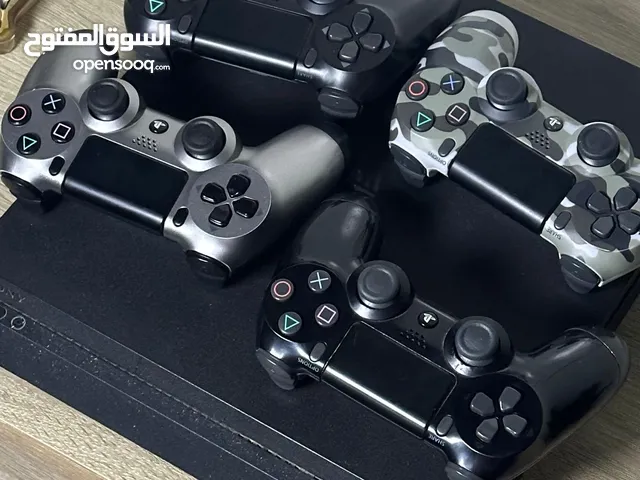 بلايستيشن 4 + 4 اجهزة تحكم