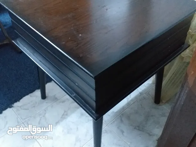 بيع مستعجل طاولة وسط بحالة جيدة ب 15بوفي ب 18بحالة جيدة جدا