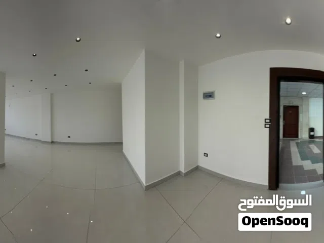 مكتب للبيع في مبنى الملكيه على الدوار السابع