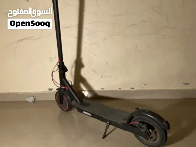 اسكوتر للبيع علا 300درهم اخر250.           يمشي 45