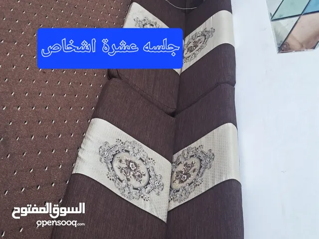 جلسة 10 اشخاص بحالة جيدة وكبت 4 ابواب وفرن كلهم حالتهم جيدة بسعر 30 دينار بيع مستعجل