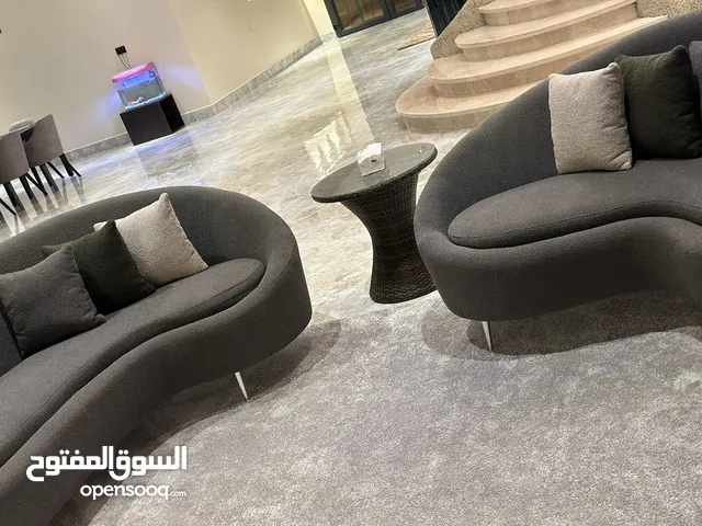 (Sofa) كنبات للبيع شبه جديدة ل7 اشخاص