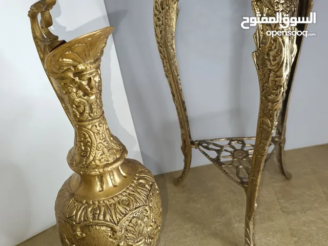 تحفه نحاسيه قديمه نادره تحتوي على قطعتين طولهما 43 سم في الواحده ووزنهما معا 6 كلغات و 400 غ