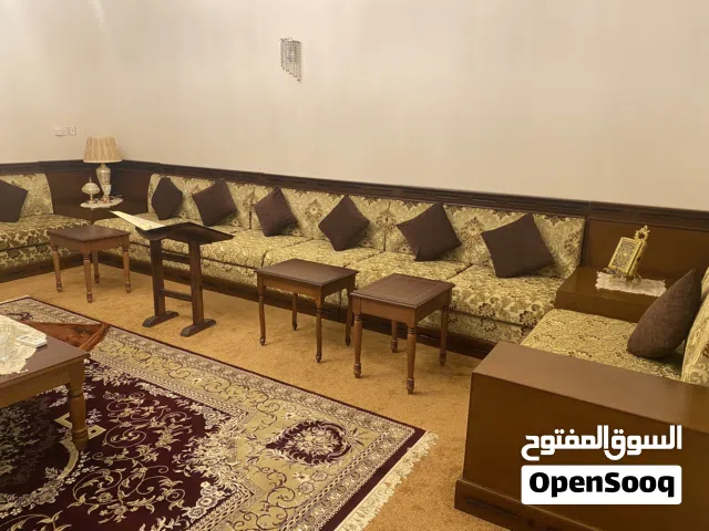 صالون للبيع