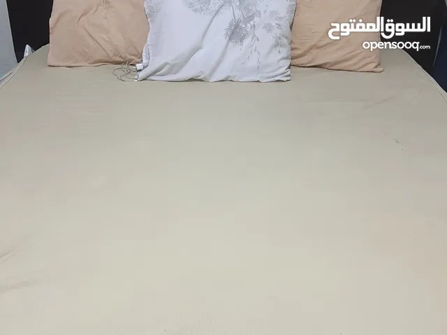 سرير king size with mattress