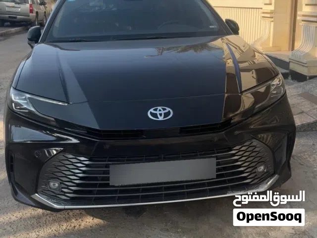 تويوتا كامري 2025 اسود GLE اعلى فئة مكفوله