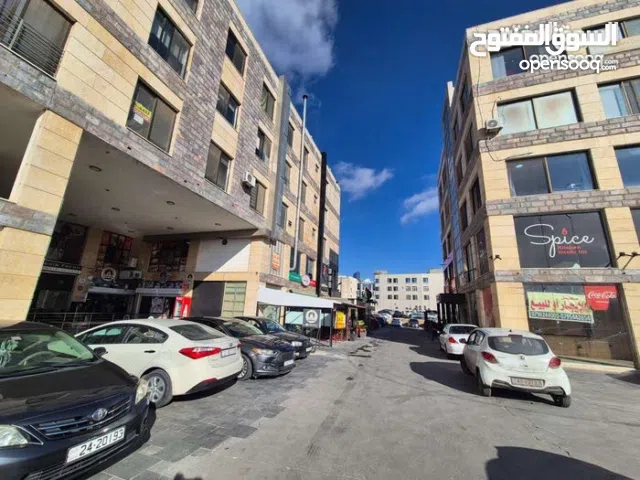 محل تجاري داخلي بموقع مميز للاجار 30 م وفي حال الرغبة لمساحة اكبر متوفر لغاية 140 م