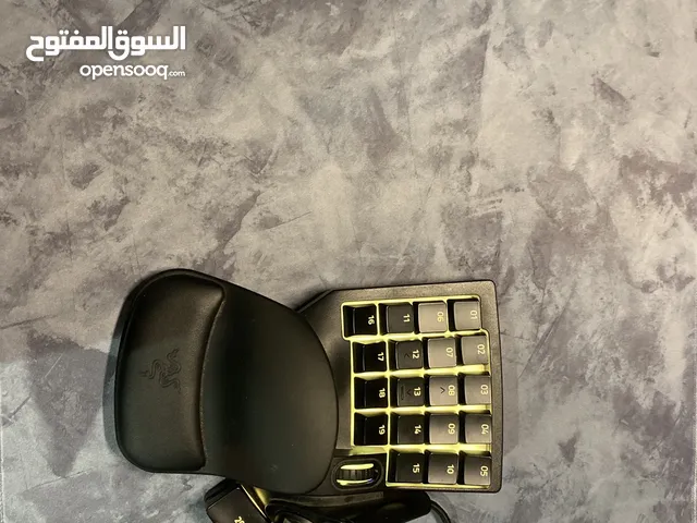 كيبورد من razer بس زر واحد خربان الي هو رقم 2 مع ماوس باد ضد ماء