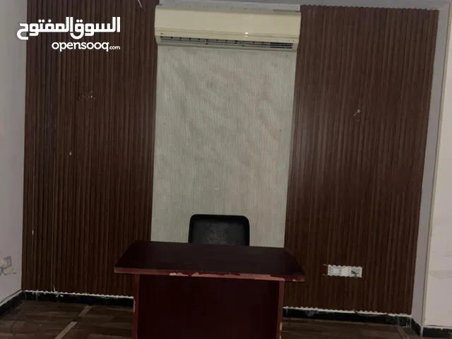 *مقر اداري مفروش للايجار ومكيف ب4 تكييفات كل غزفةًمكيف والريسبشن بدوران جيهان ميامي علي عبدالناصر با