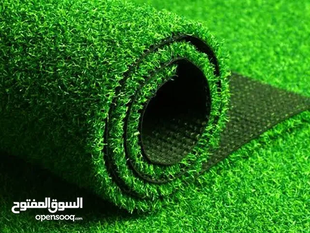 العشب الصناعي الأخضر مع التركيب