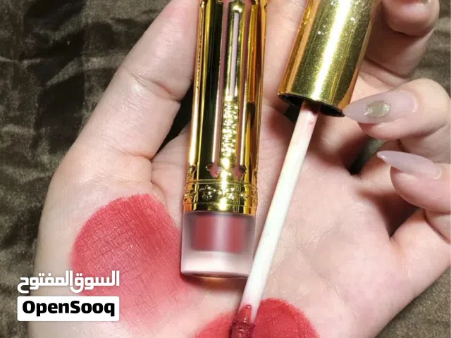 ملمع شفاه من ماركة آنا سوي