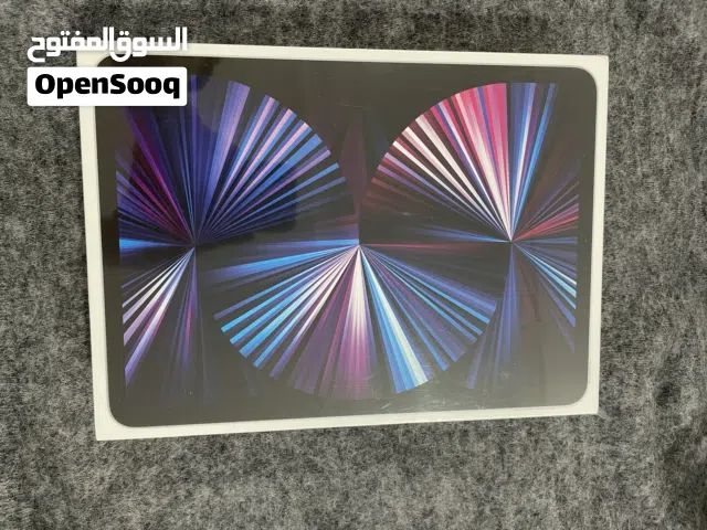 Ipad pro 11 inch  اللون (فضي) مساحته (256GB) جديد بالكرتونة