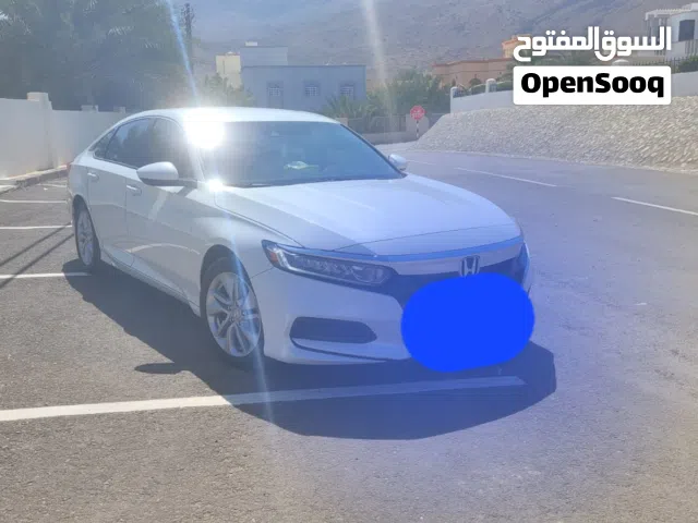 هوندا اكورد 1. 1.5 توربو 2019 حادث بسيط جانبي تم تغيير الابواب السائق والخلفي وكاله بنفس لون