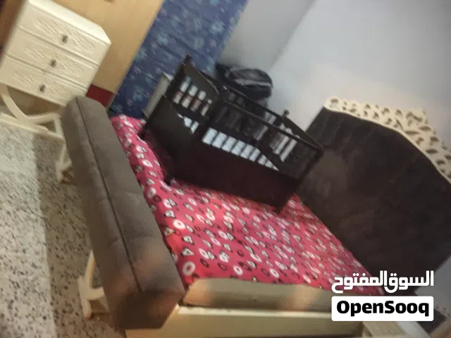 غرفة نوم كامله - خزانه 6 درفات + سرير مزدوج + تسريحه + شماعه + كمودينتين -خشب لاتيه