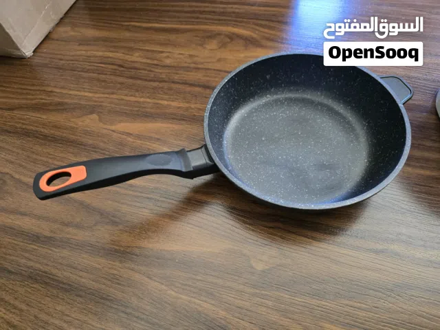 اغراض مطبخ للبيع مجموعه - طناجر- طنجره - قلاي بغطاء  - مقلاه - صينيه -مساكات-