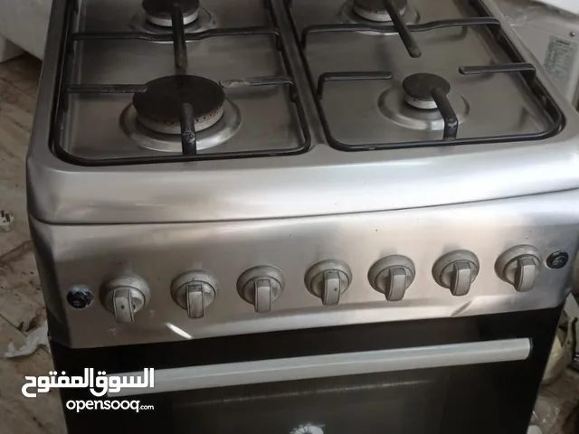 فرن 4 شعلات نظيف بالكامل وممتاز جدا وقابل للتفاوض