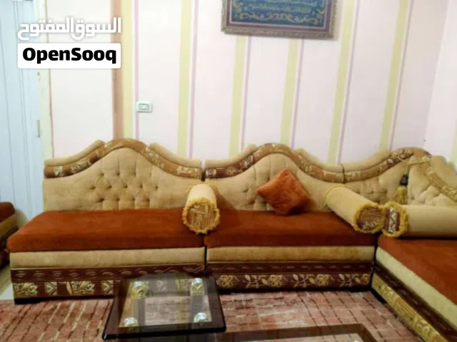 طقم كنب 18 مقعد مستعمل في حاله الوكاله مع السجاده وطاوله وبرادي كامل بصلاة عنبي