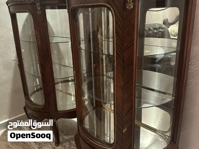 للبيع - خزانة عرض فاخرة (فترينة،فظية) طراز كلاسيكي عدد 2 - الابعاد 136 * 76