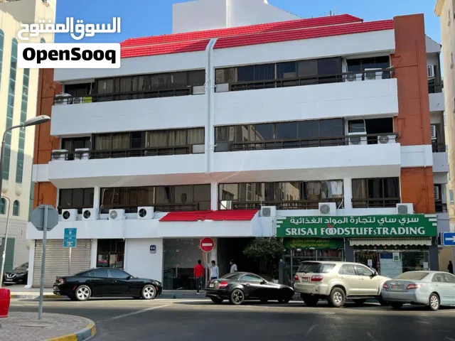 للبيع بناية العمر 19 سنة استثمارية في أبوظبي  شارع حمدان