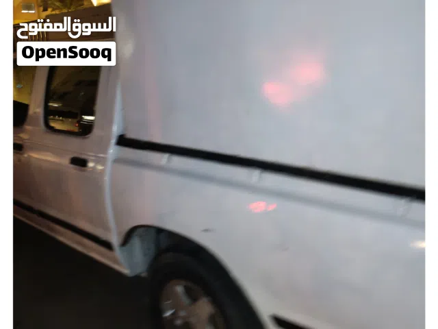 2004 نيسان اخرى