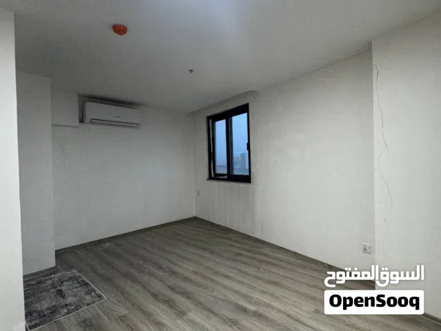 شقه للايجار في مجمع لايف تاورز مساحة 138م