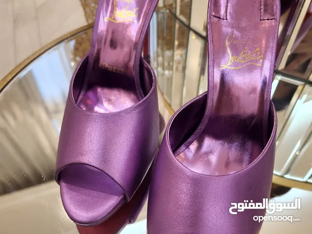 Purple With Heels in Al Ain