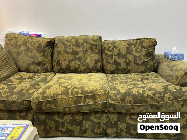للبيع لدواعي السفر طقم كنب (صوفا) يتكون من 3 قطع