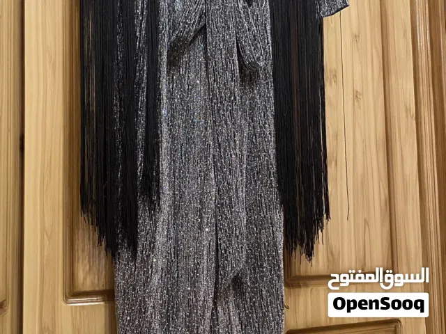 فستان أنيق بحالة ممتازة، لبسة وحدة فقط، مناسب للمناسبات والسهرات، سعر مميز للتواصل خاص