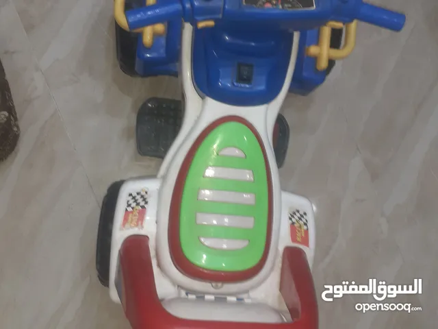 سيارت اطفال من عمر 3 إلى 5 سنوات بحاله ممتازه