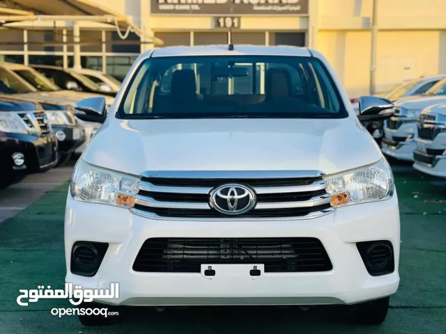 Toyota Hilux 2016 in Sharjah