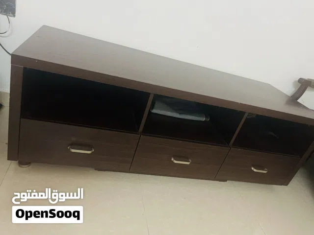 طاولة تلفزيون