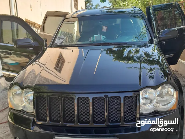 جيب شيروكي 2005 محول  srt 2010 لون اسود 4&4 فل ما عدا الفتحه فحص جيد قصعات ترخيص وتأمين لتاريخ 8\15