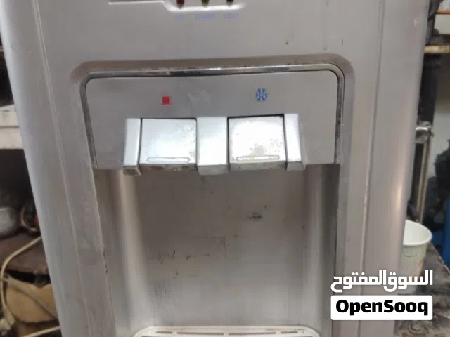 كولر ماء بارد وحامي طاولة
