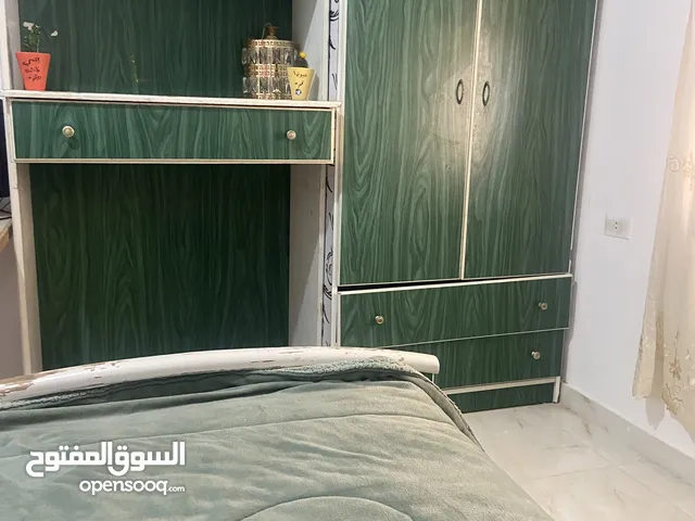 غرفة نوم خشب زان 3 قطع بحالة الجديد للبيع