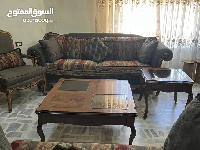 طقم غرفة ضيوف فاخر بألوان زيتية و وخشب الزان بحالة ممتازة
